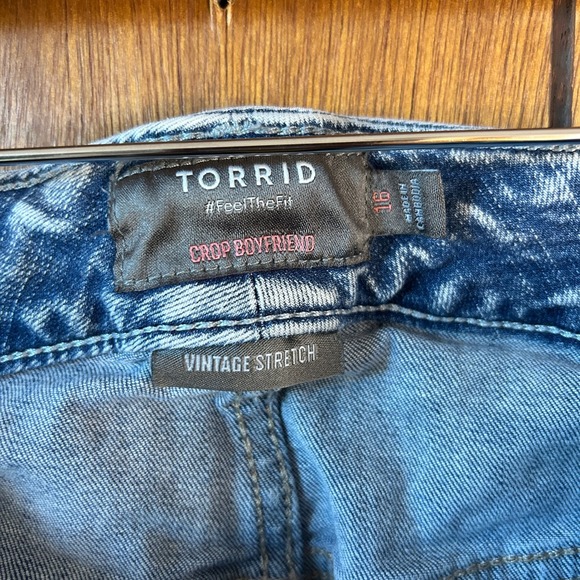 Torrid Crop Boyfriend Vintage Stretch‎ Jeans Size 16 - Picture 5 of 8